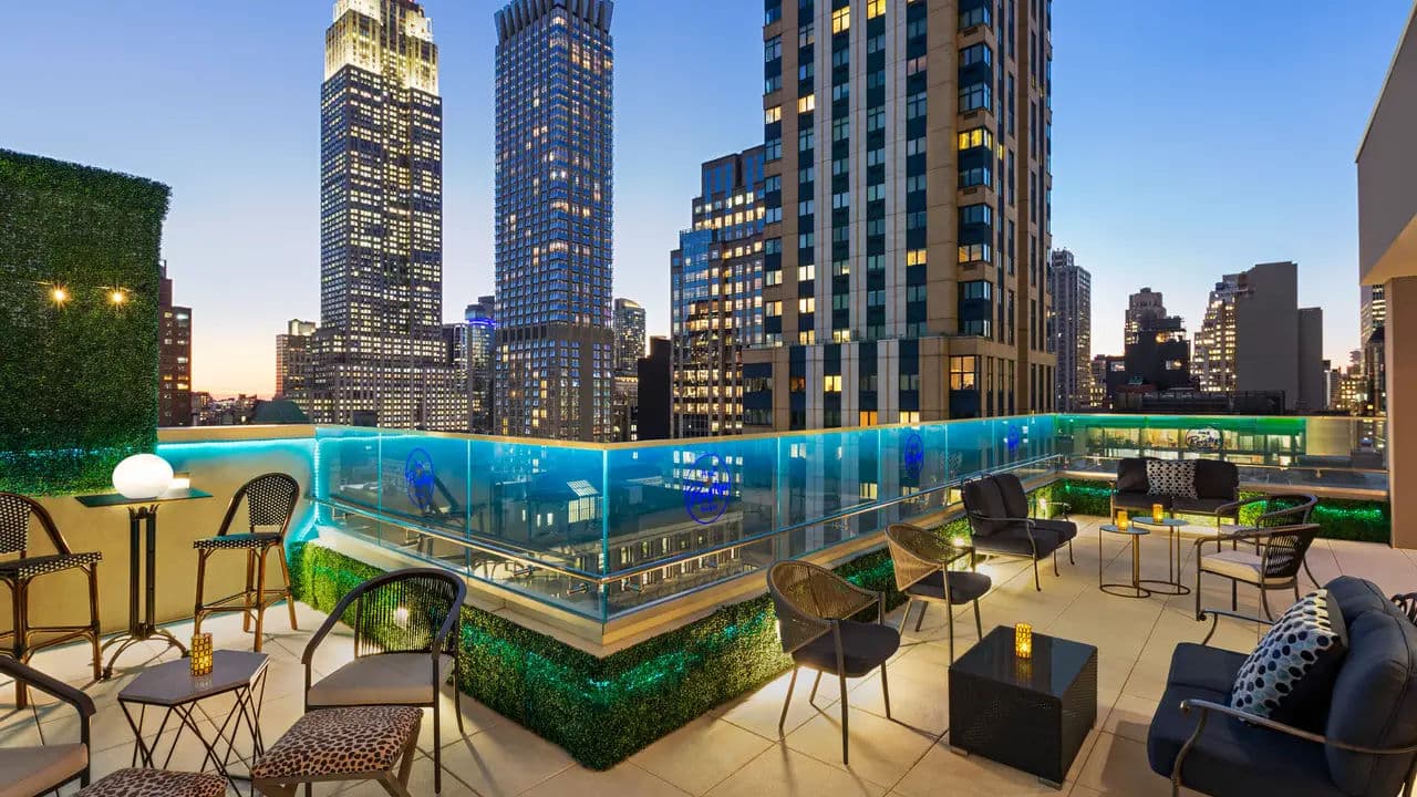 Restaurant A to Z on the fifth Rooftop - New York, NY | Réservez sur ...