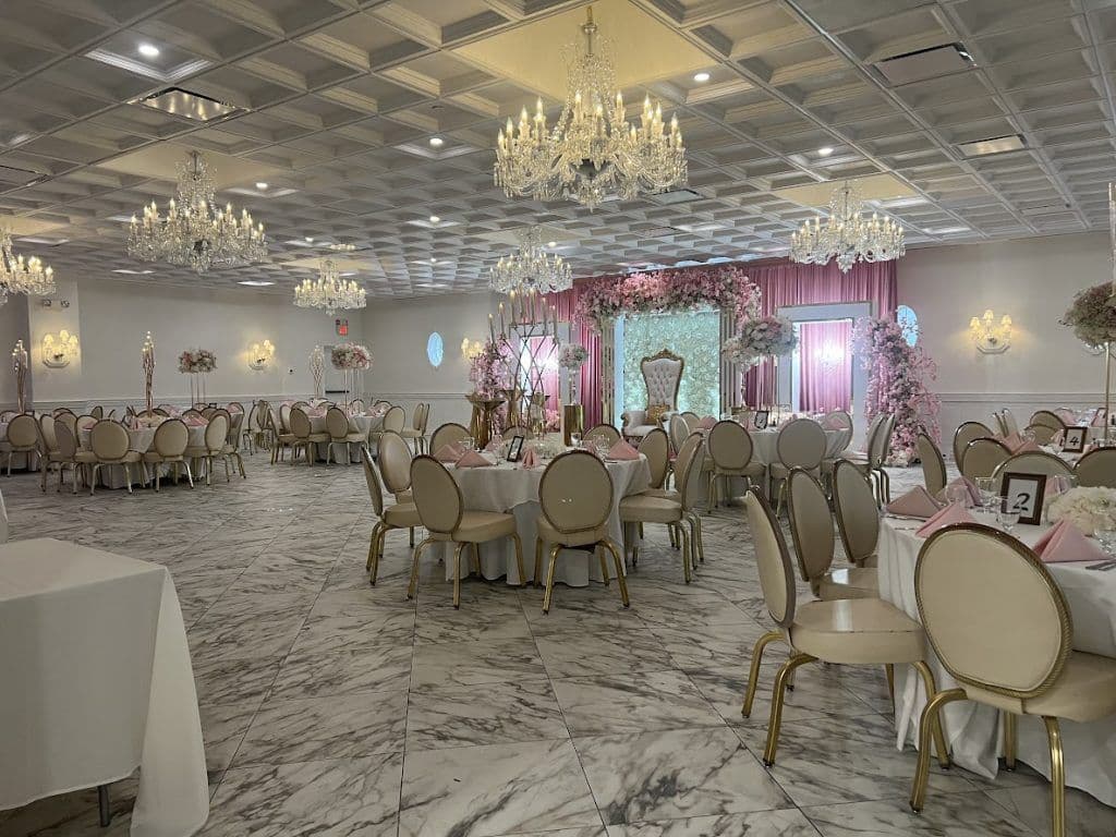 Chandelier Catering photo 1