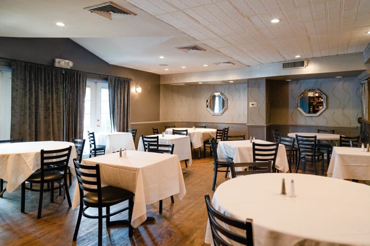 Max's Es-Ca - Review - Staten Island - New York - The Infatuation