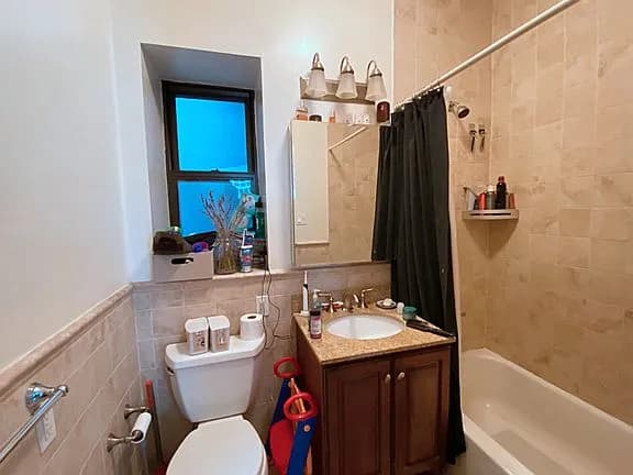65 W 70th St Floor 2, New York, NY 10023 | Zillow