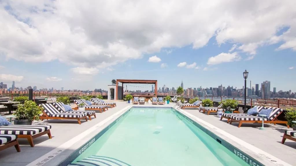 15 STAND-OUT Rooftop Bars in Brooklyn (Waiting to Be Explored!)