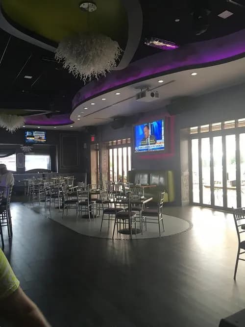 Z-Two Restaurant & Lounge, 2925 Veterans Rd W, Staten Island, NY 10309 - Image 10