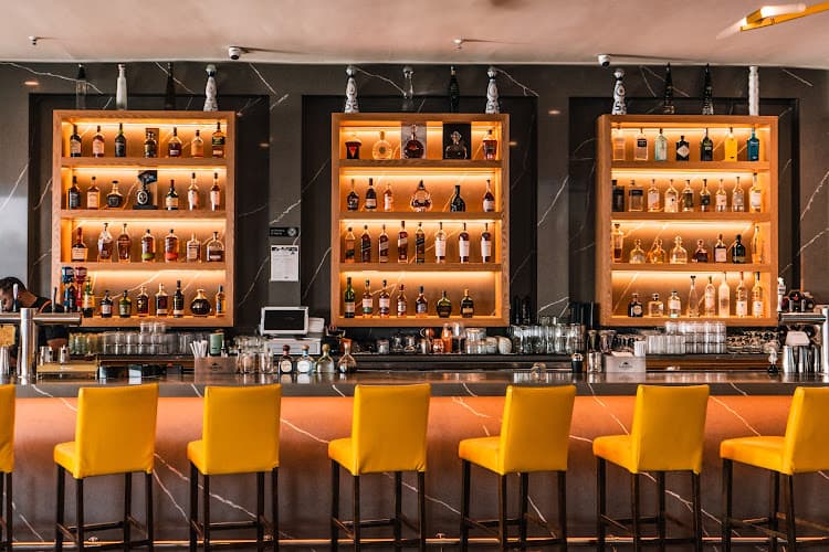 Vistamar Restaurant & Lounge